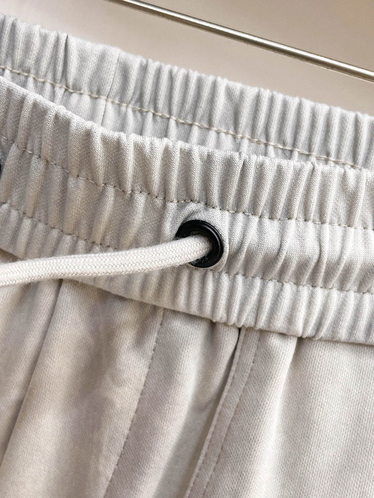 Balenciaga 🆕2026 Autumn and Winter New Arrival Casual Pants! The official website will be released simultaneously. Brand Classic LOGO casual pants, customized fabrics, excellent comfort and strong touch. Highly recognisable, perfect appearance and craftsmanship. Size:M-3XL